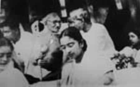 At Calcutta, 1947- Gandhiji with Dr. P. C. Ghosh, Manu Gandhi, etc.jpg